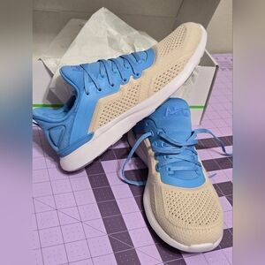 New Women's APL TechLoom Tracer Size 7 Athletic Propulsion Labs in Coastal Blue